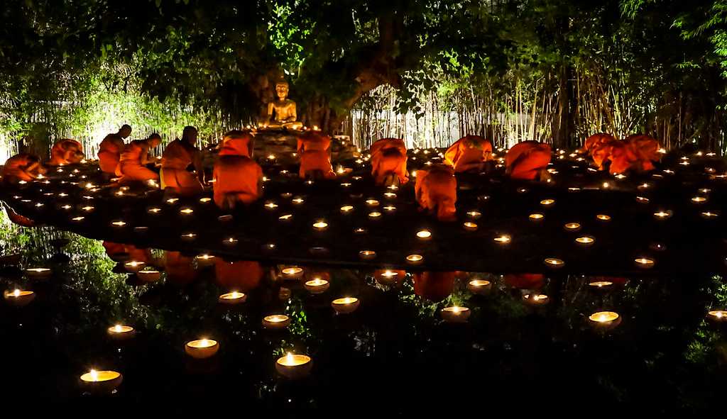 Candle Lit Ceremony at Wat Phan Tao on Visakha Bucha Day