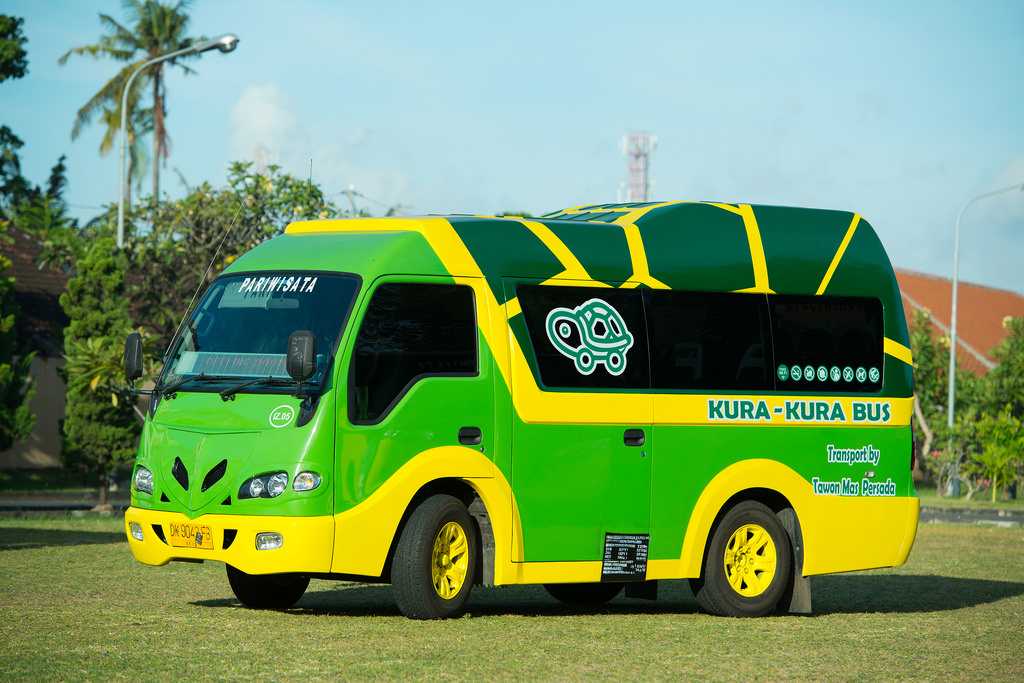 Shuttle Buses, Commuting in Bali