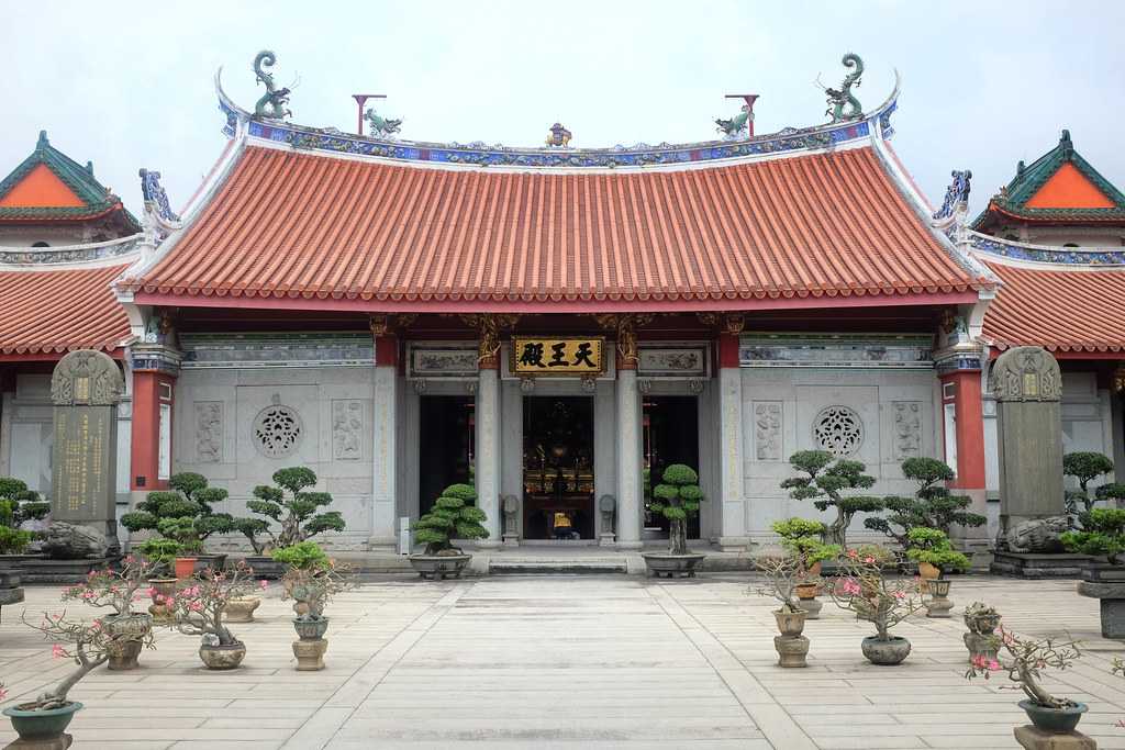 Hall of the Celestial Kings at Siong Lim Temple Singapore