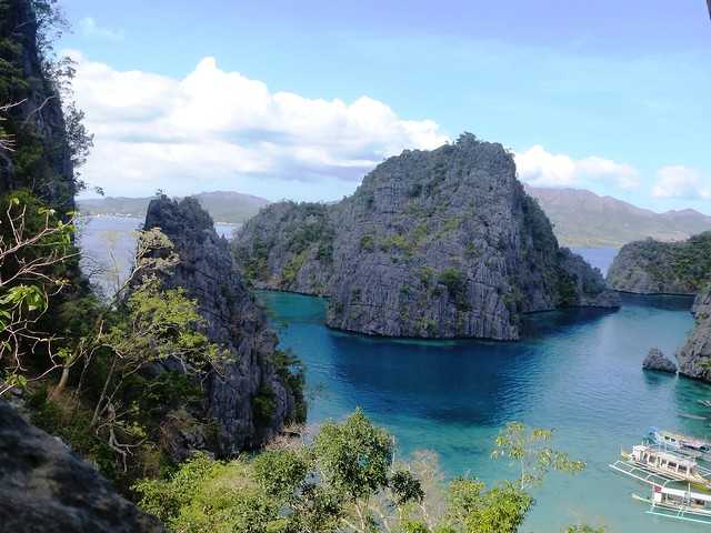 Kayangan Lake