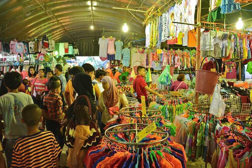 Phuket Weekend Market, Shopping in Phuket