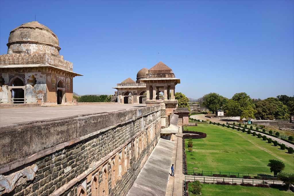 Jahaz Mahal, Mandu, Summer season