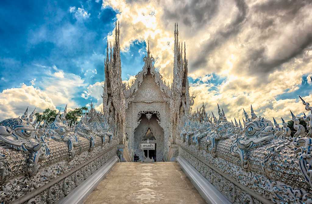 The Gateway to Heaven, Wat Rong Khun