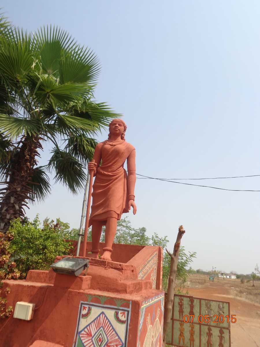 Purkhauti muktaangan statue