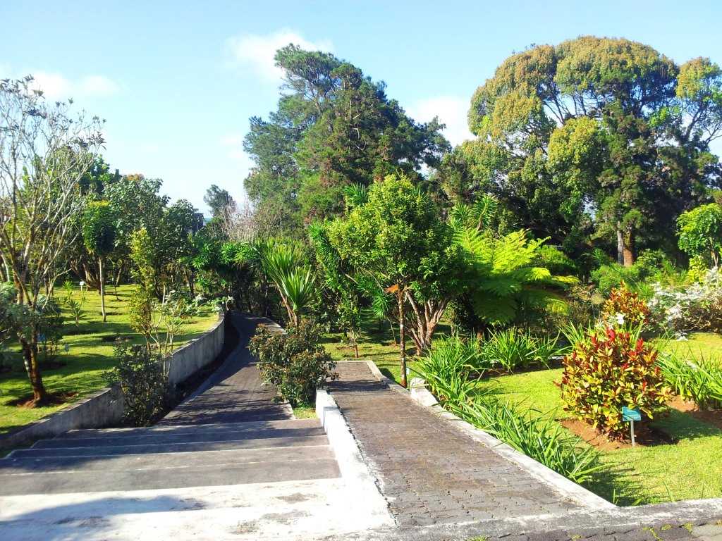 Arboretum Entrance in Mon Vert Nature Walk