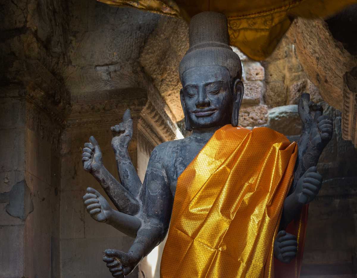 Vishnu Statue in Angkor Wat