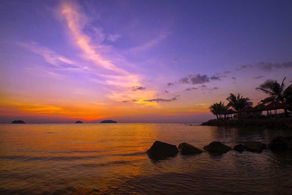 Kai Bae Beach, one of the best nightlife spot in Koh Chang for sports bars!