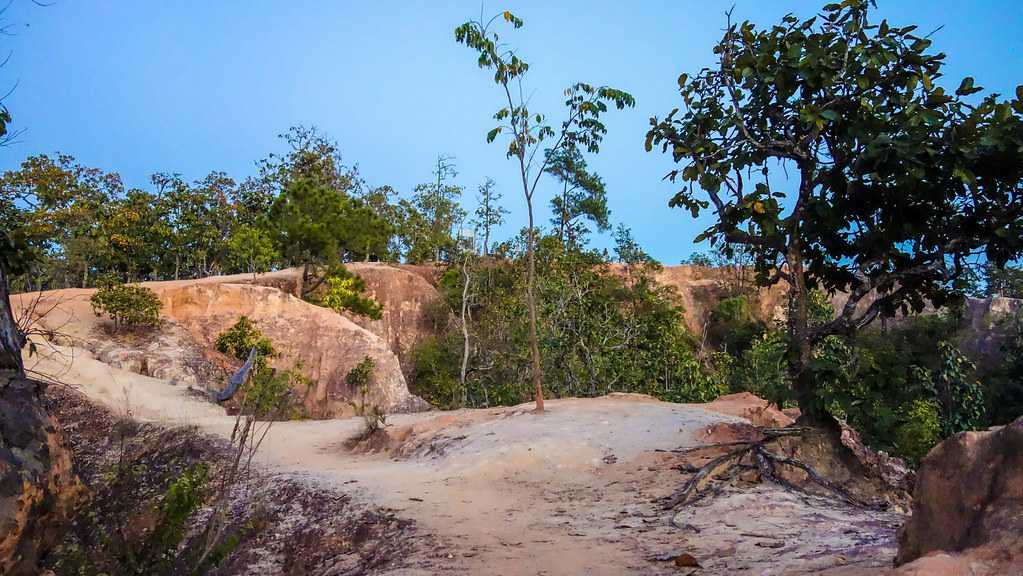 Hiking Trail Ledges at Pai Canyon