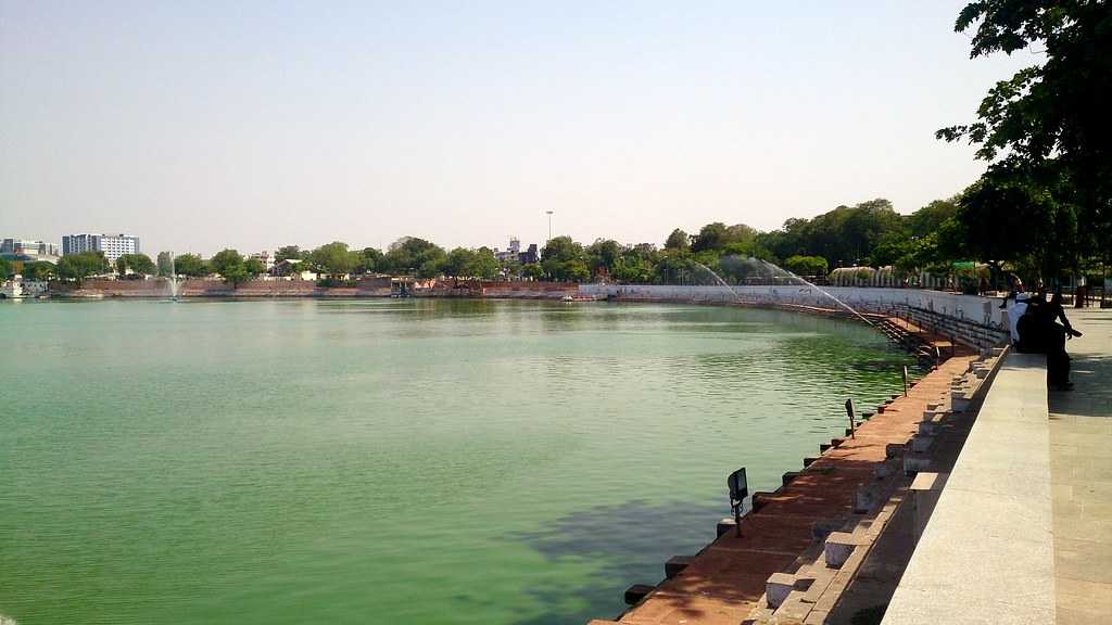Kankaria Lake, Ahmedabad - Timings, Boat Rides, Photos, Map