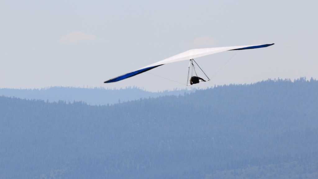 Hang-gliding in Devlali, Maharashtra