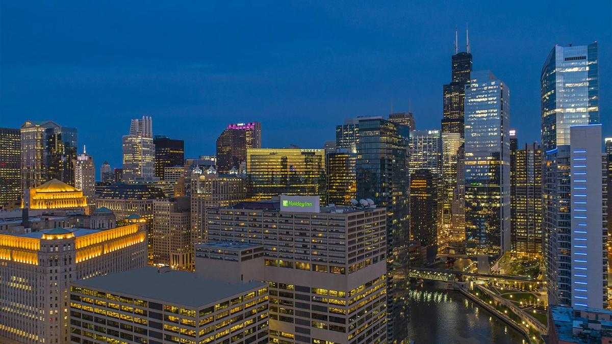 40 Best Hotels In Chicago With Rooftop Pool