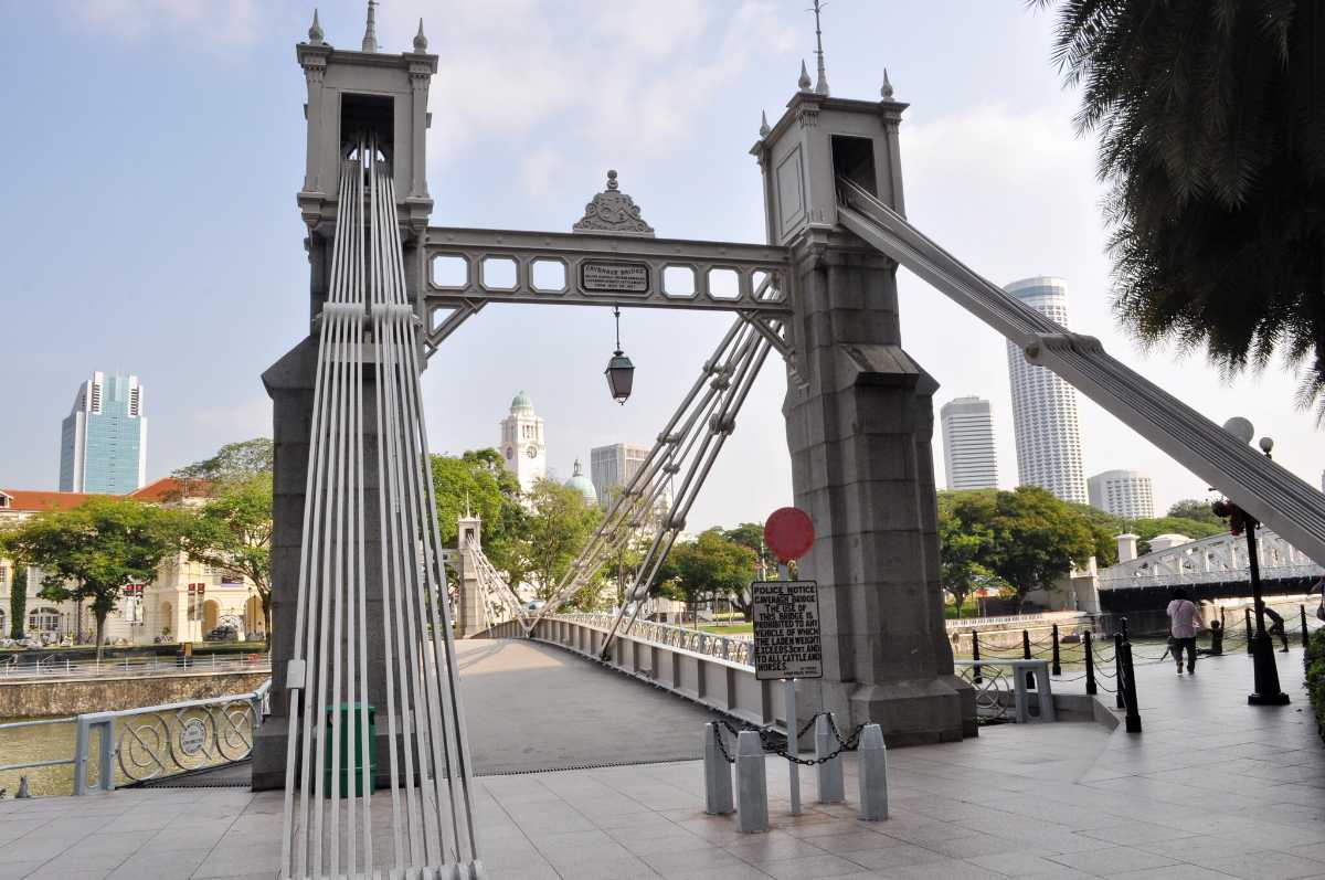 Cavenagh Bridge Singapore