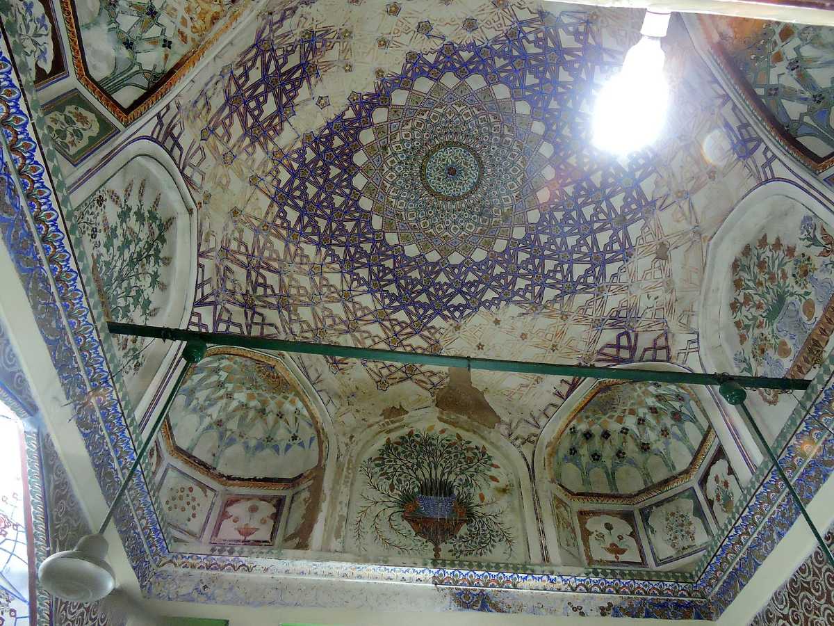 Islamic Art inside Rauza Sharif