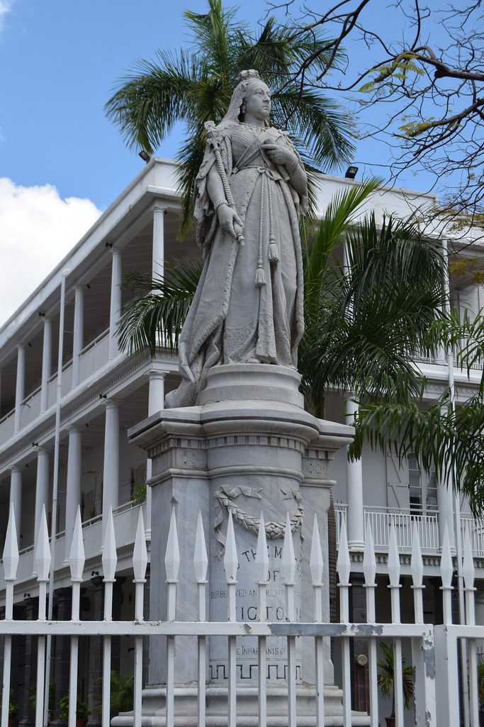 The statue of Queen Victoria