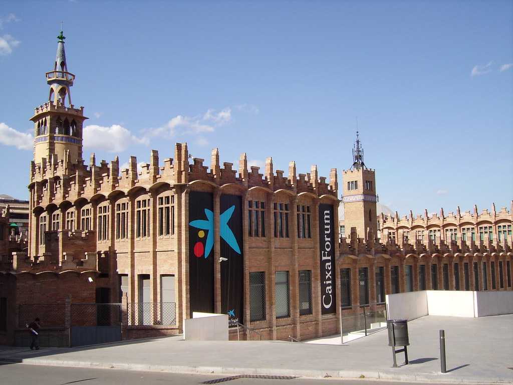 Caixa forum, PLaca D Espanya