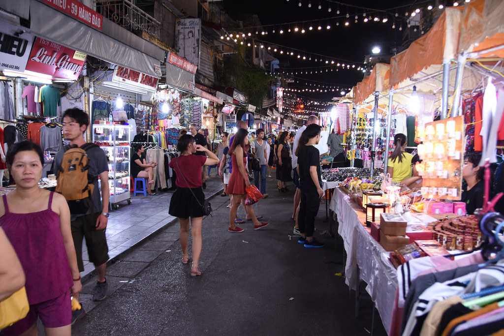 Hanoi Night Market, Shopping at Old Quarter Hanoi