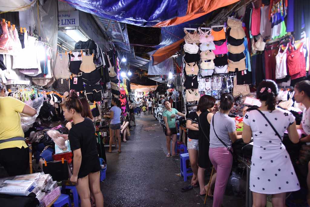 Shopping in Vietnam, Hanoi Night Market, Shopping in Hanoi, Vietnamese Clothing