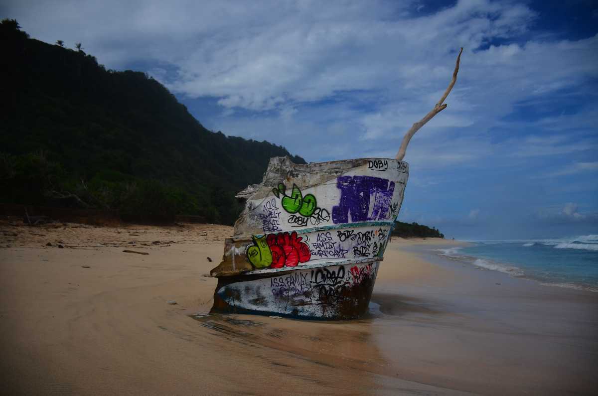 A shipwreck at Nyang Nyang Beach