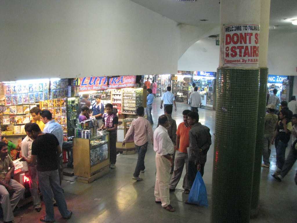 Palika Bazaar, Cheapest Places to Shop in Delhi 