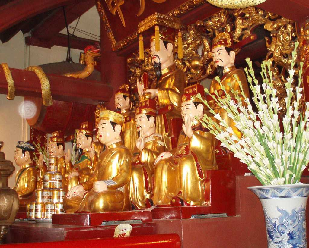 Inside Phu Tay Ho Temple, Hanoi