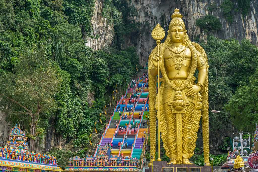 The statue at the Batu Caves and the colourful stairs that lead to it