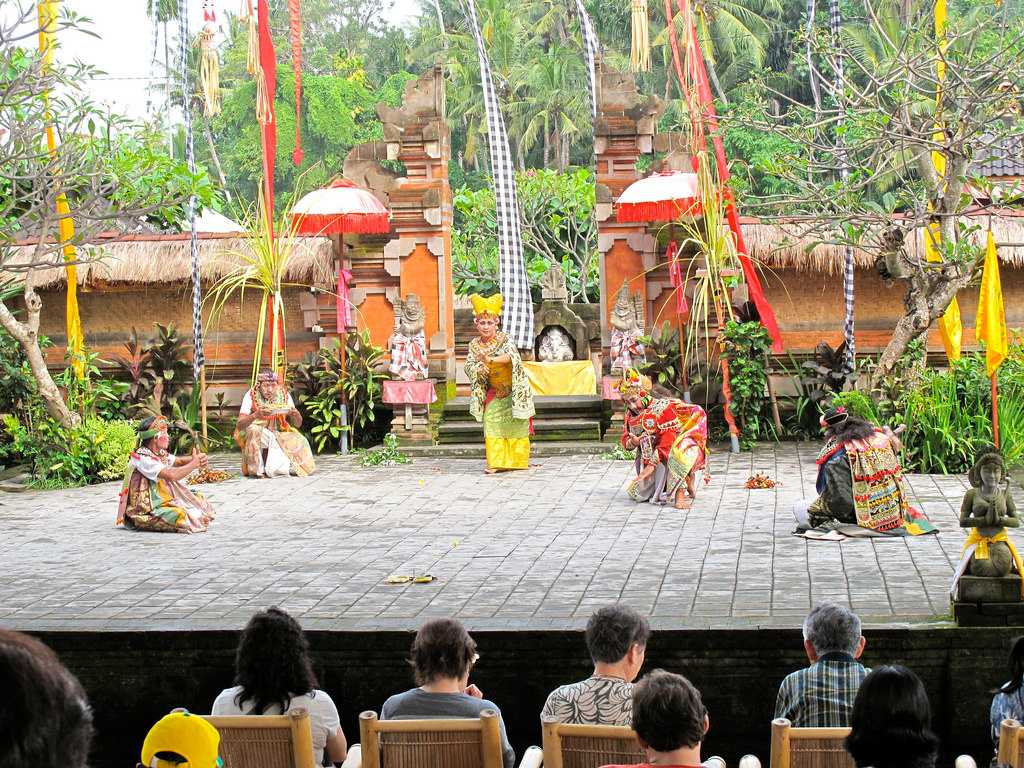 Honeymoon in Bali, Balinese Culture