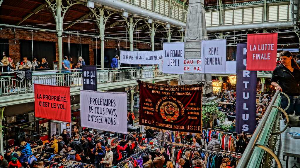 Brussels Vintage Market, Shopping near Manneken Pis