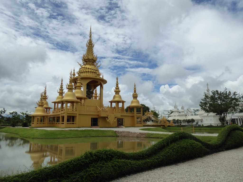 The Golden Building, Wat Rong Khun