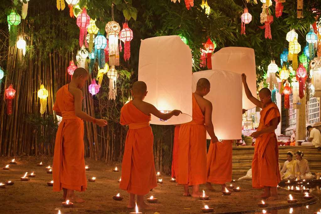 Loy Krathong 2019 at Wat Phan Tao 