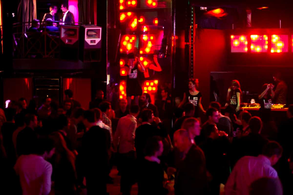 14 Best Clubs In Paris For A Night To Remember! - Holidify