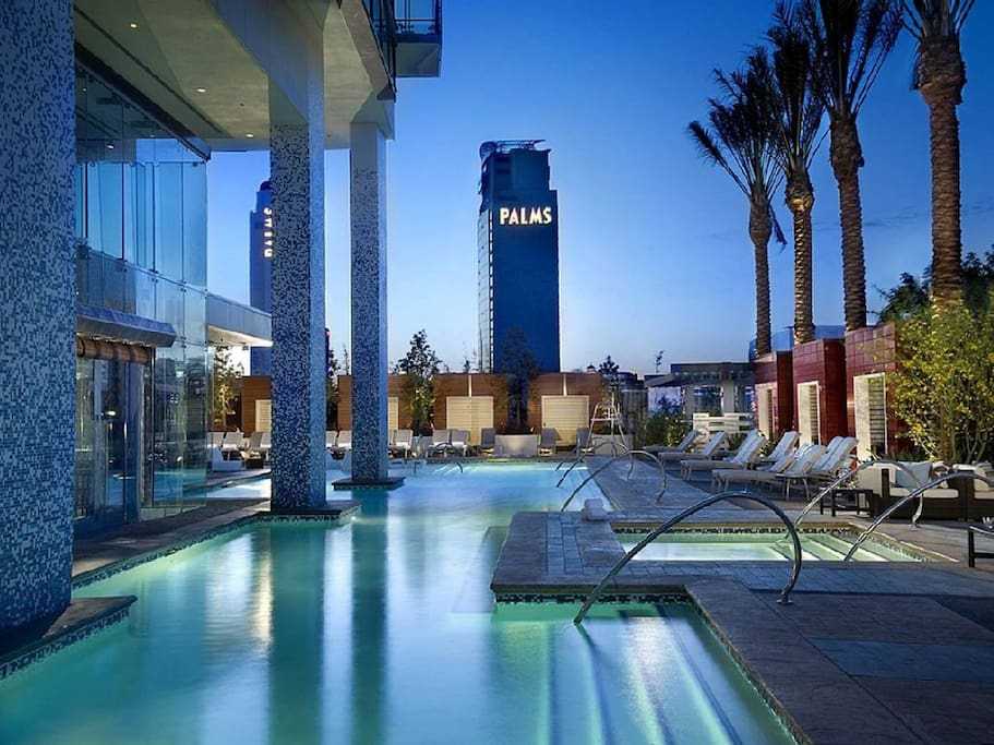 15 Best Hotels in Las Vegas, From Sleek Casinos to Actually Relaxing  Resorts