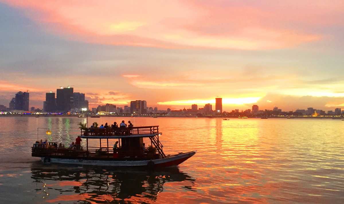 boat cruise phnom penh