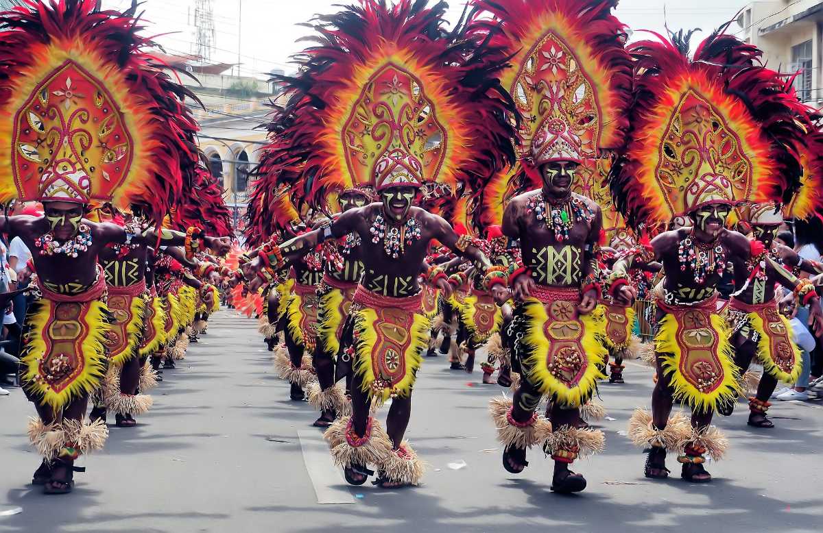 essay about new year celebration in the philippines