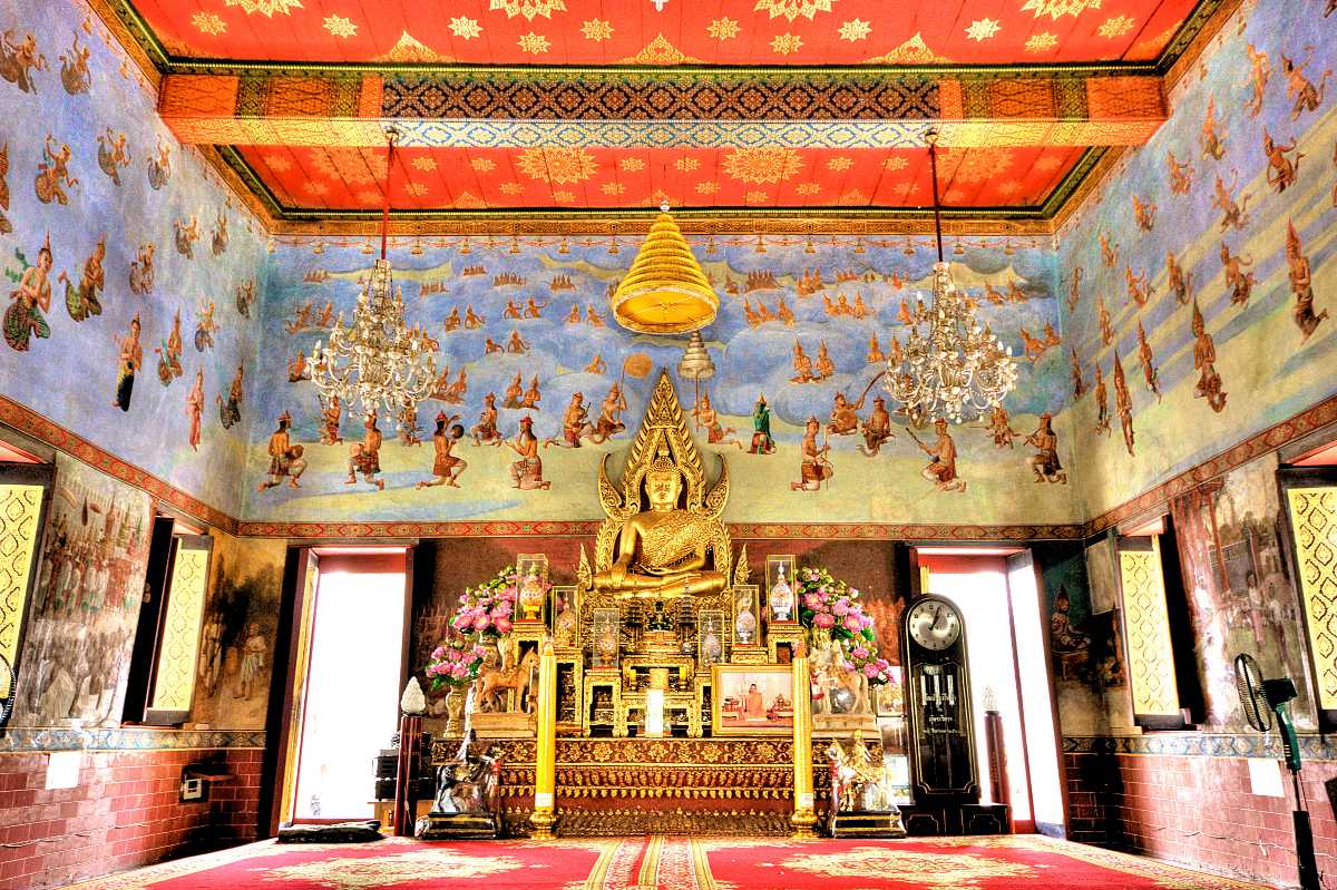 Shrine at Wat Suwandararam, Ayutthaya