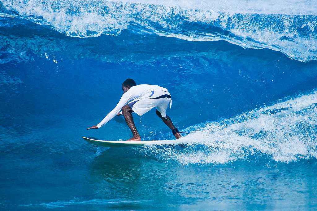 surfing in maldives