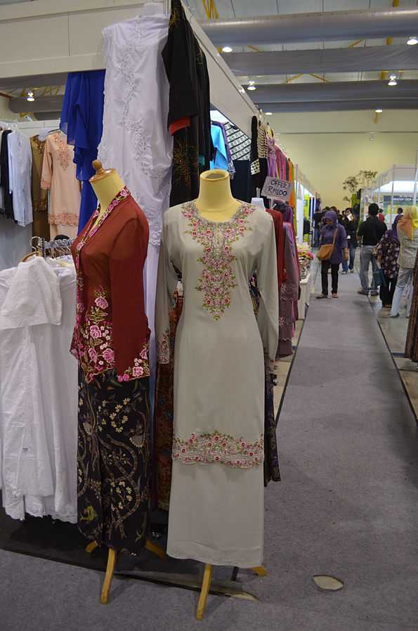 5 Traditional Dresses of Singapore  That Portray Singapore  