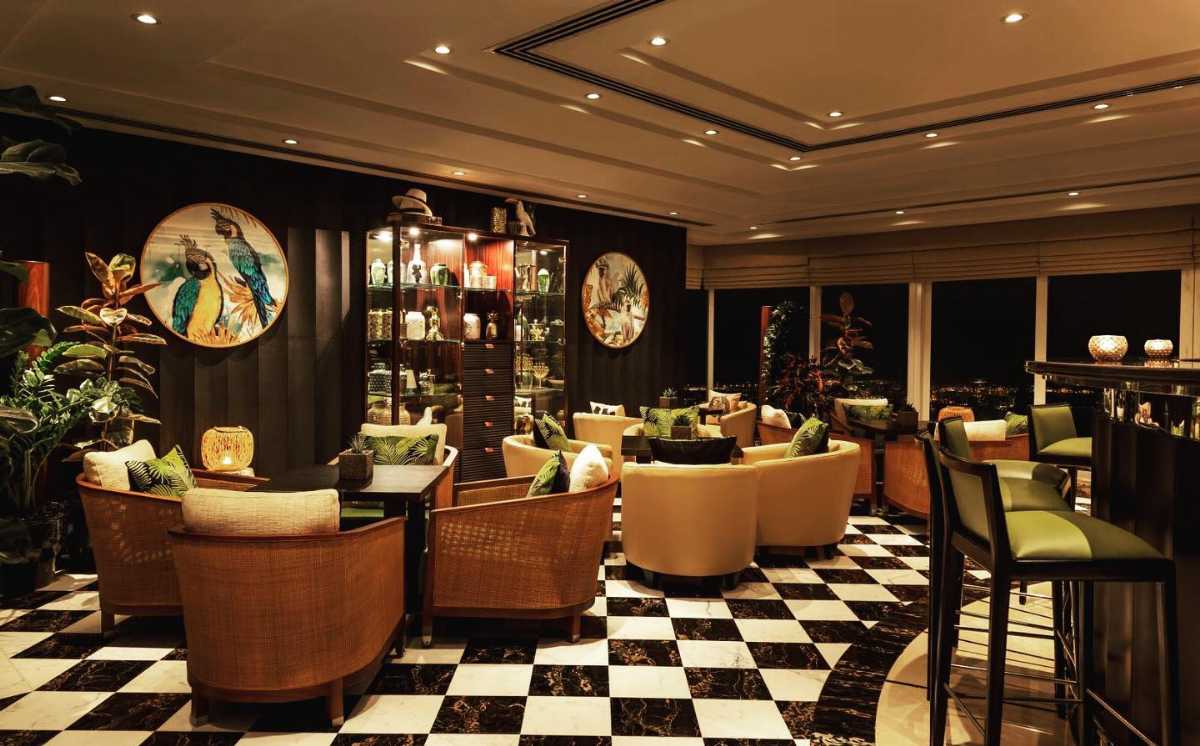 Bar 44