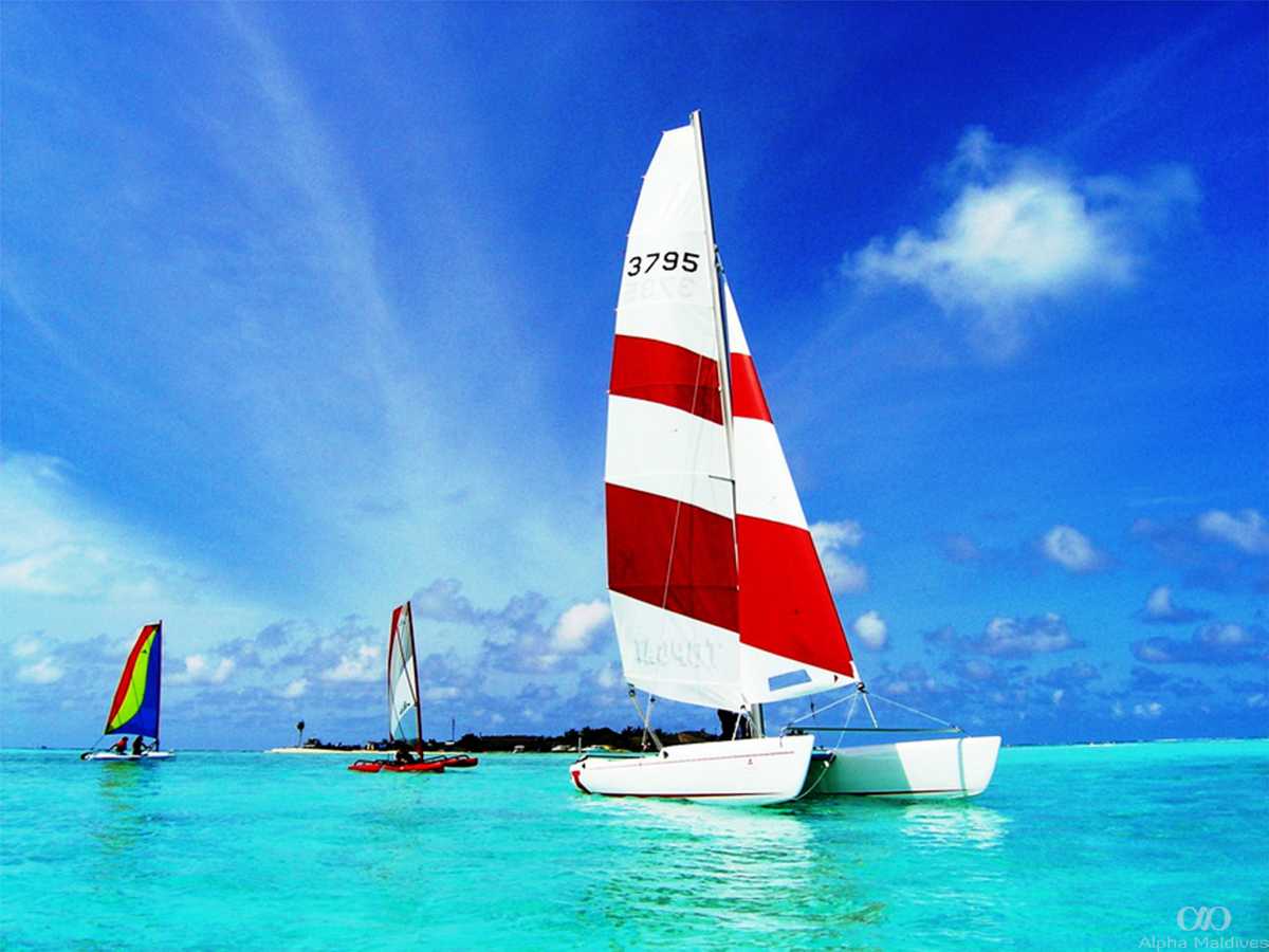 catamaran sailing in maldives