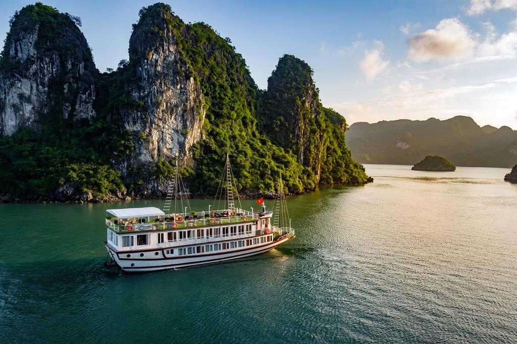 cruise vacation in vietnam