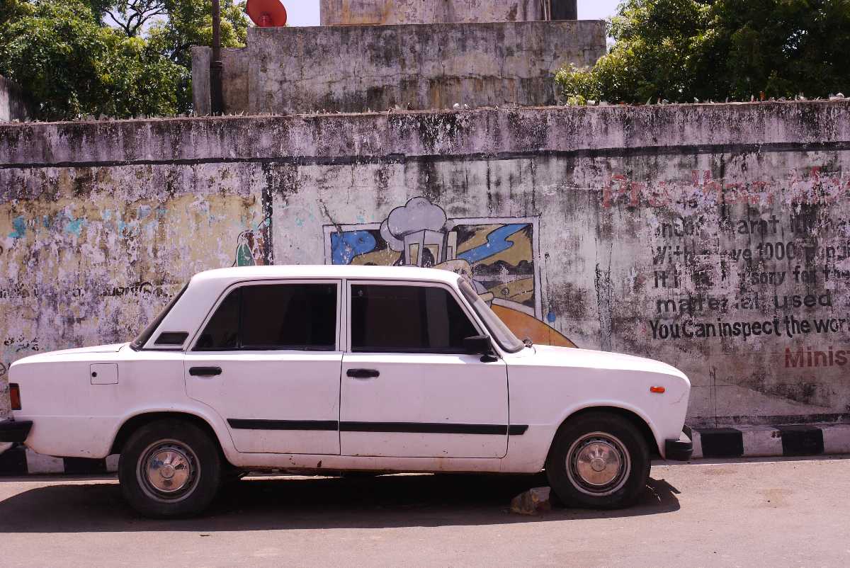 Noida to Gurgaon Car