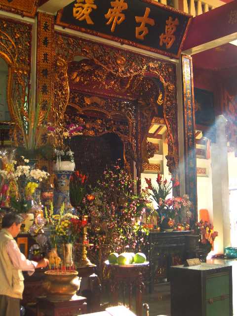 Vinh Nghiem Pagoda Altar