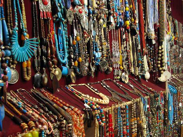 Trinkets and accessories, Shopping in Pune