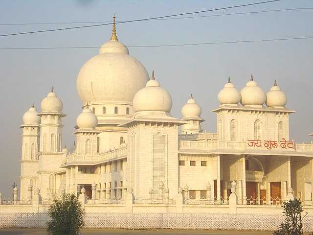 Jai Gurudev Mandir, Mathura | Naam Yog Sadhna Mandir - Holidify