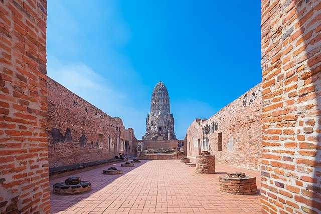 Phra Pang of Wat Ratchaburana