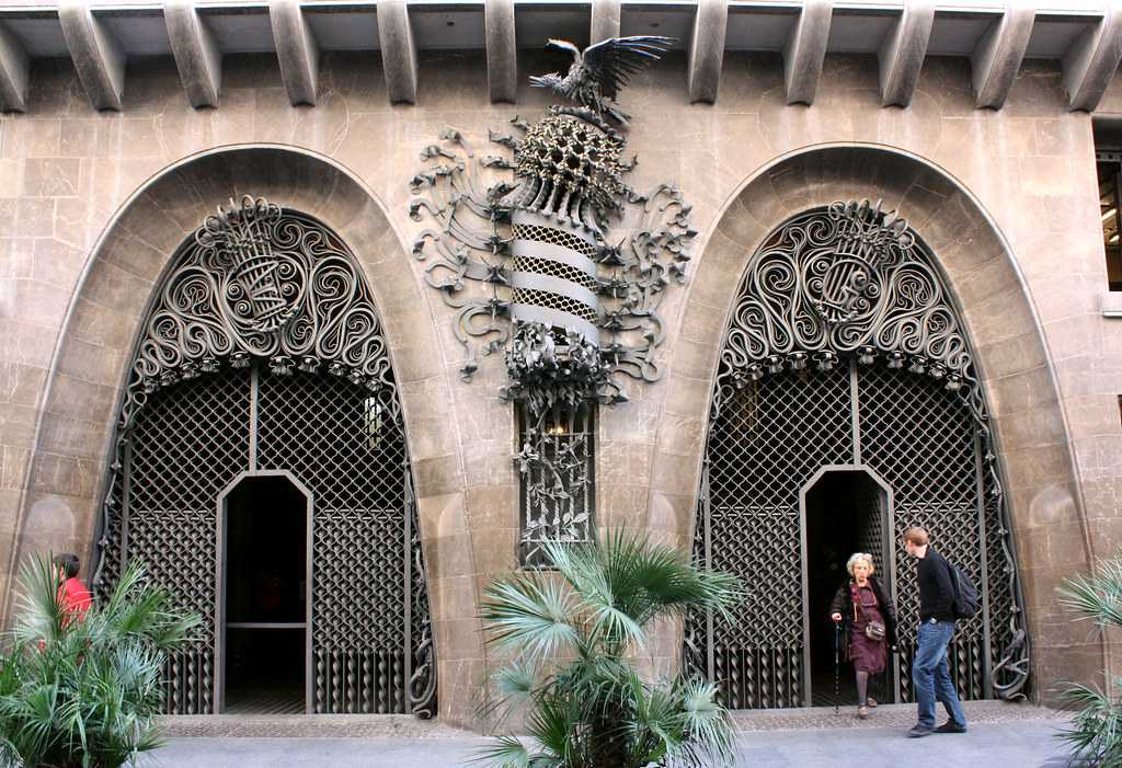 palau guell, architecture, facade