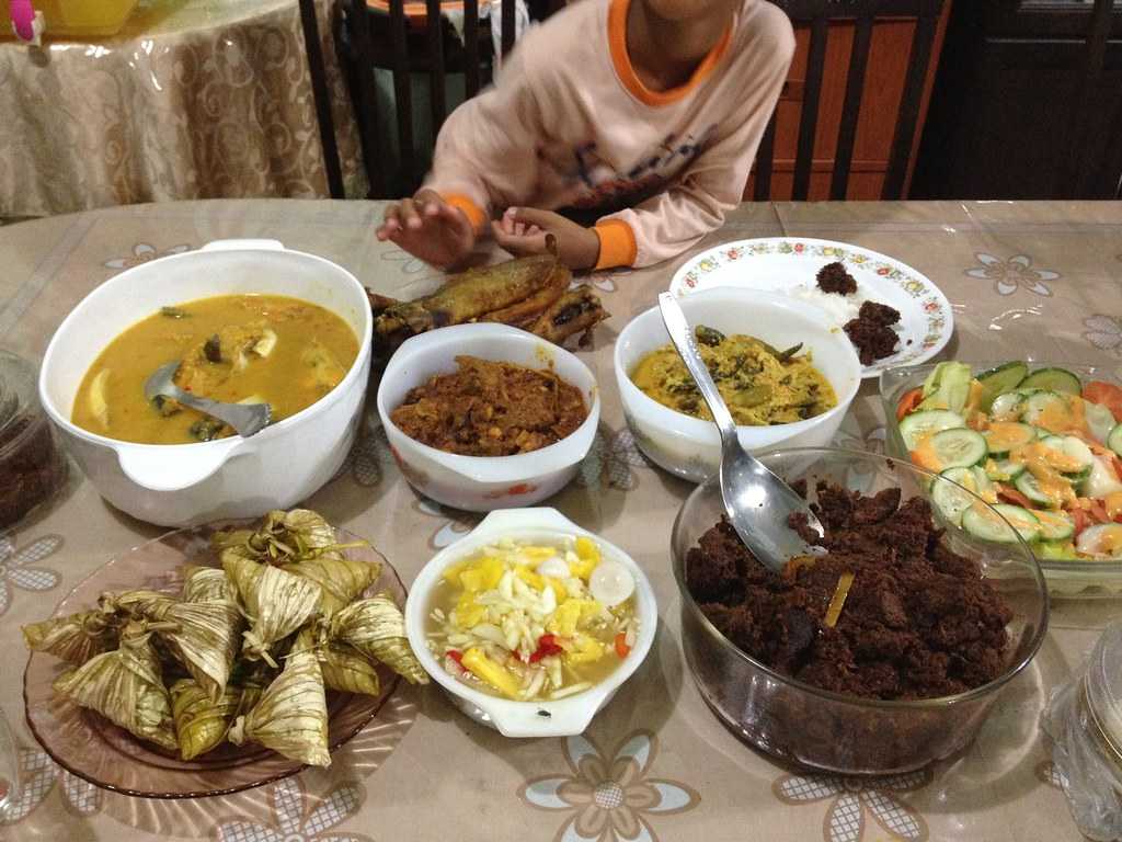 Eid AlFitr in Oman 2025 Dates, Customs, Observances