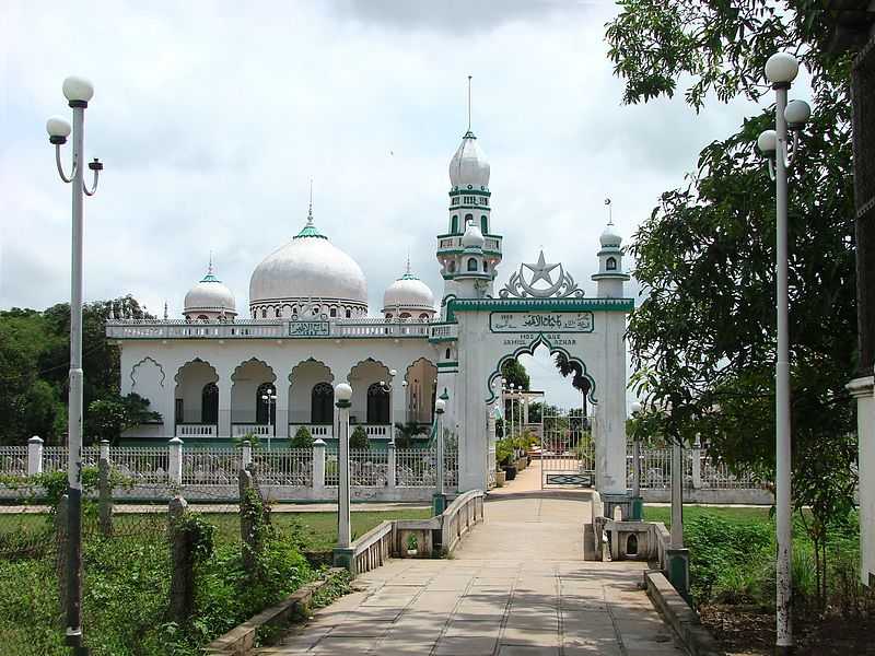 Mosque Jamiul Azhar in Giang province, Religion in Vietnam