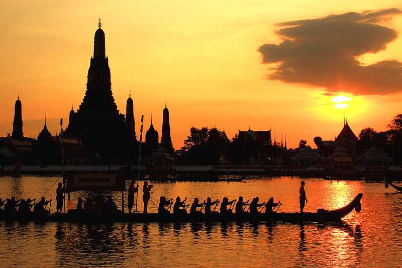 Wat Arun, Sunrise in Bangkok