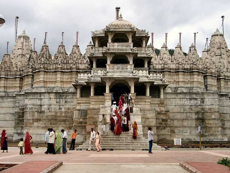 The famous Dilwara temples of Mount Abu are a sacred pilgrimage place for  the / माउंट आबू के प्रसिद्ध दिलवाड़ा मंदिर के लिए एक पवित्र तीर्थ स्थान हैं  - GK MCQ