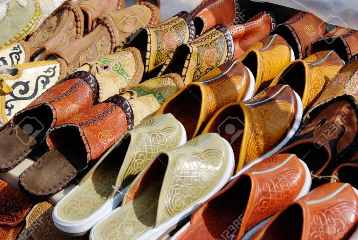 Leather Slippers, Shopping in Daman